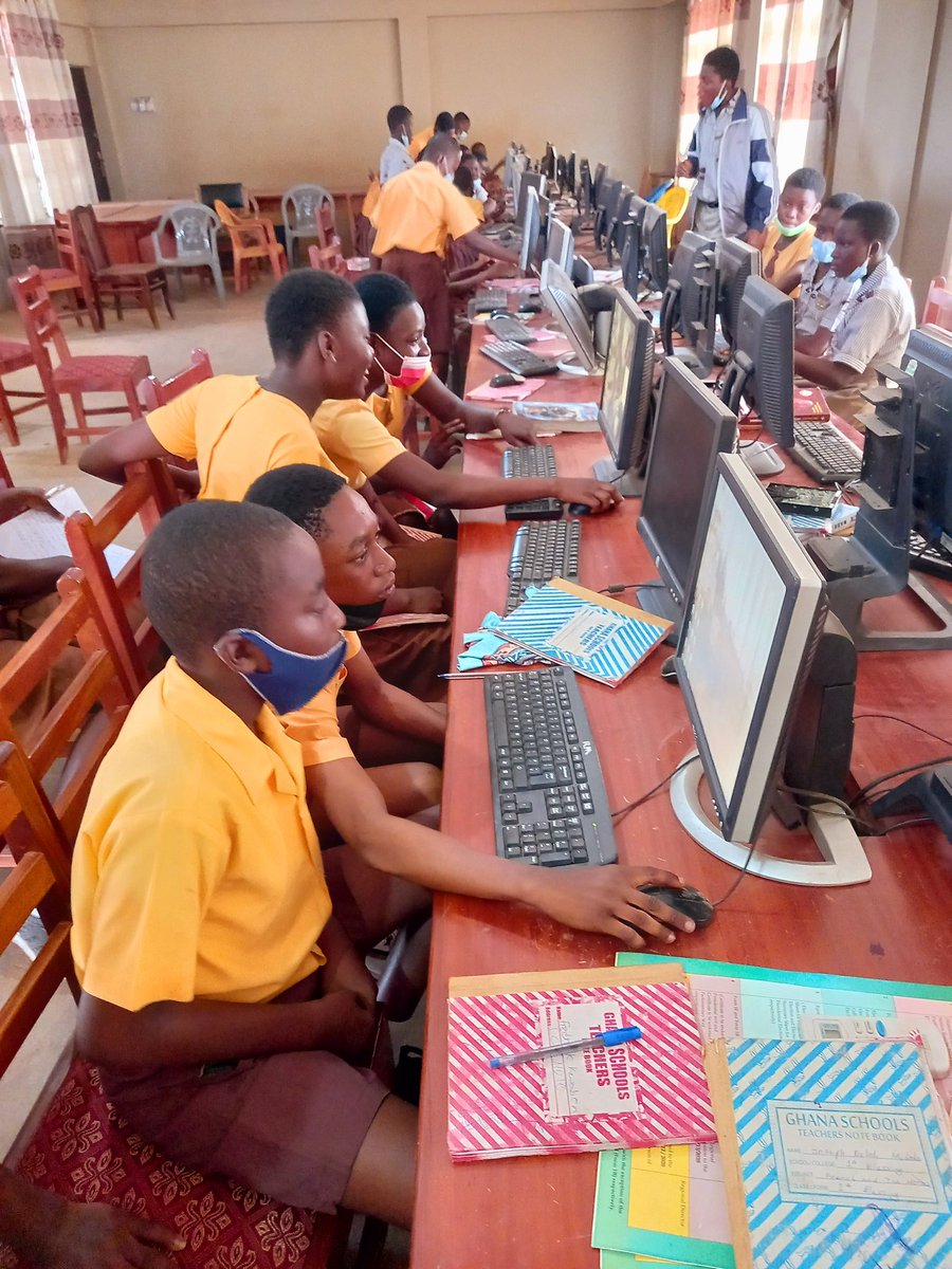 mmustaphayakubu's tweet image. Contributing my quota to STEM Education, providing timely and impactful computer skills to the next generation of leaders 👏. #LFGLeads #EducateSTEM #TeachForAll #T4Education #T4CountryAmbassador #LeadForGhana