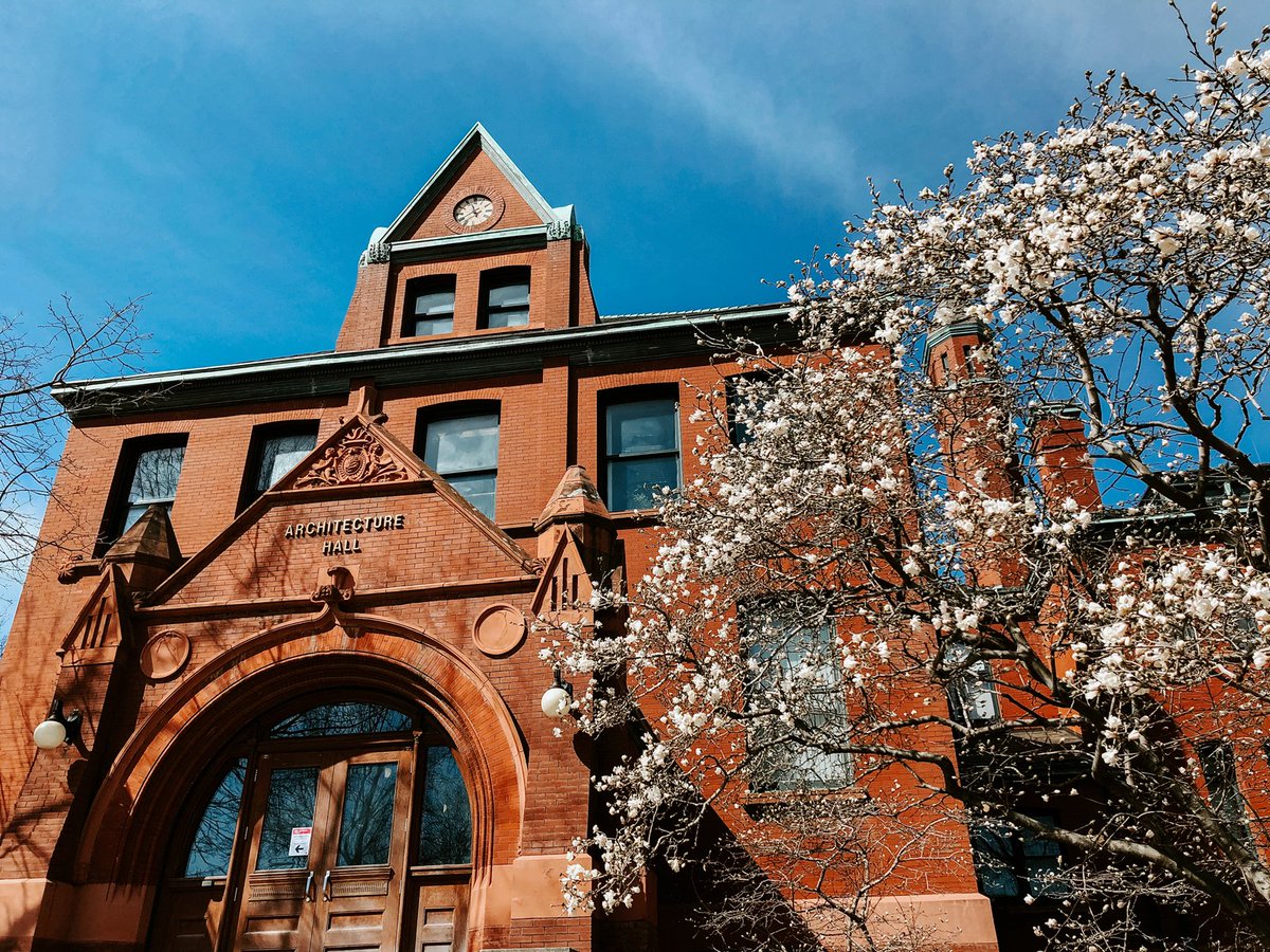 UNLincoln's tweet photo. It's starting to look like spring on campus 🌸 https://t.co/lpmt0wvZ9E