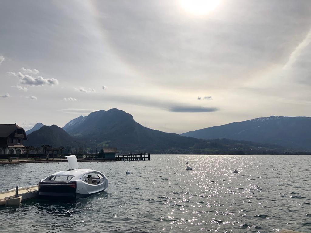 Nouvel engin à venir sur le #lacdannecy!💫 Photos prises lors du tournage ce vendredi et samedi d'une nouvelle émission diffusée prochainement sur #TMC 
#annecy #lacannecy