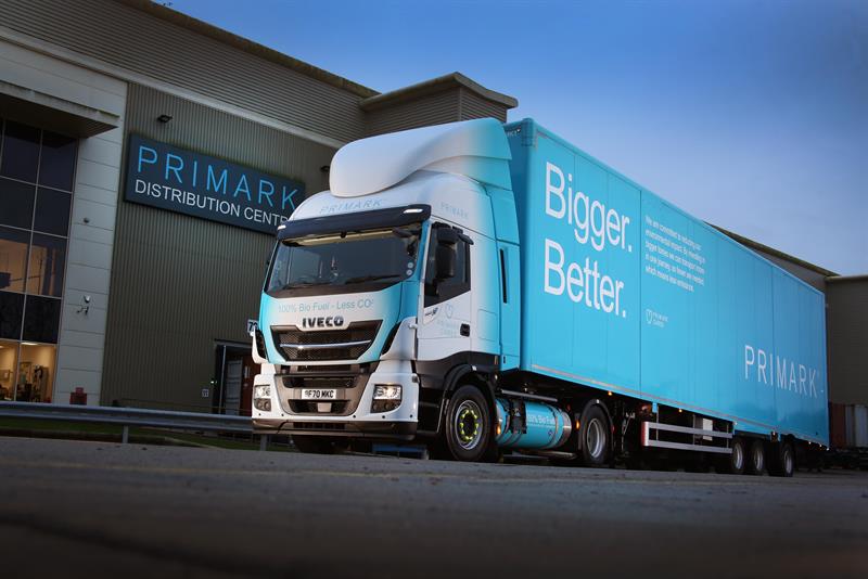 New look for Primark: LNG tractors pull LST trailers transportengineer.org.uk/transport-engi… @GuestIvecoTruck <a href="/IVECOUK/">IVECO UK</a> <a href="/DonBurGroup/">Don-Bur</a>