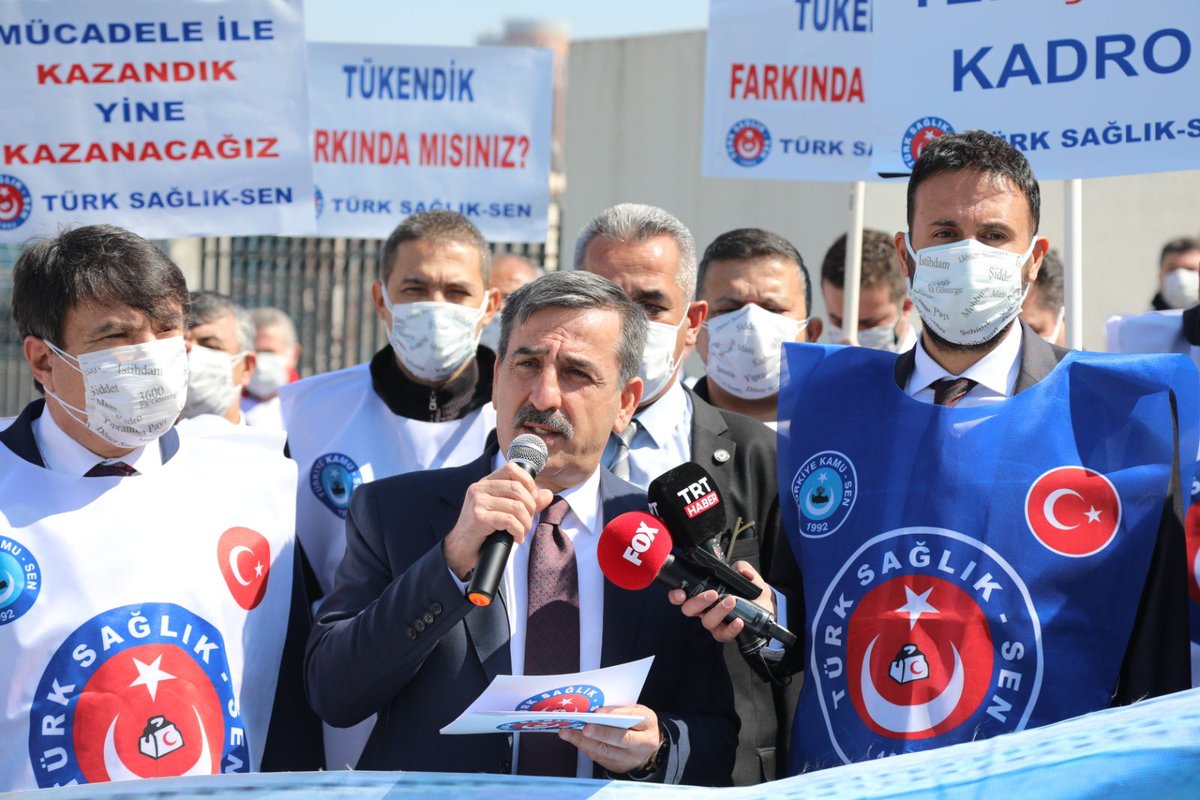 HamzaOlgun42's tweet photo. Pandemi döneminde sağlık çalışanları anketimizin sonuçlarını ve çalışanlarımızın hakları olan taleplerimizi içeren açıklamamızı Sağlık Bakanlığı önünde 81 şube başkanımızın katılımıyla gerçekleştirdik.
Haklı Dava,Güçlü Sendika.@OnderKahveci @turksagliksengm https://t.co/U04BWnnmRb