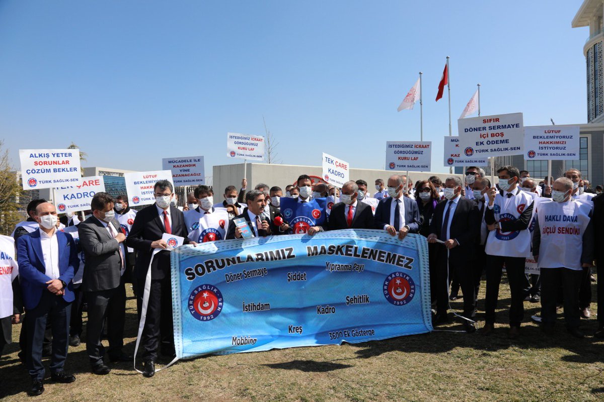HamzaOlgun42's tweet photo. Pandemi döneminde sağlık çalışanları anketimizin sonuçlarını ve çalışanlarımızın hakları olan taleplerimizi içeren açıklamamızı Sağlık Bakanlığı önünde 81 şube başkanımızın katılımıyla gerçekleştirdik.
Haklı Dava,Güçlü Sendika.@OnderKahveci @turksagliksengm https://t.co/U04BWnnmRb