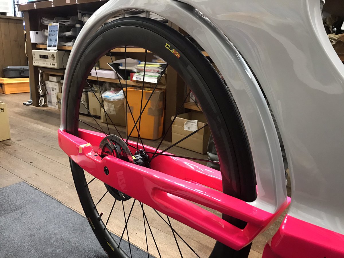 suzupower_kita's tweet photo. あのバイクを鋭意組み立て中です!!
見た目の割にはワイヤールーティングが優しくてスムーズに組み立て出来そうです
#ceepo #shadowR #トライアスロンバイク https://t.co/fZm2ksZ4JZ