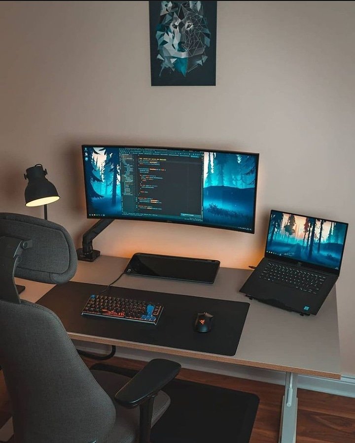 ThisIsRudigo's tweet image. Workspace inspo for the week!😍
Yay or nah?
 #codeworkscodersrock #coder #codingbootcamp #codeacademy #code #computerengineering #python #productdesign #programmingmemes #programmer #100DaysOfCode #portharcourttechguys #portharcourt #programminglife #productdesigner #web