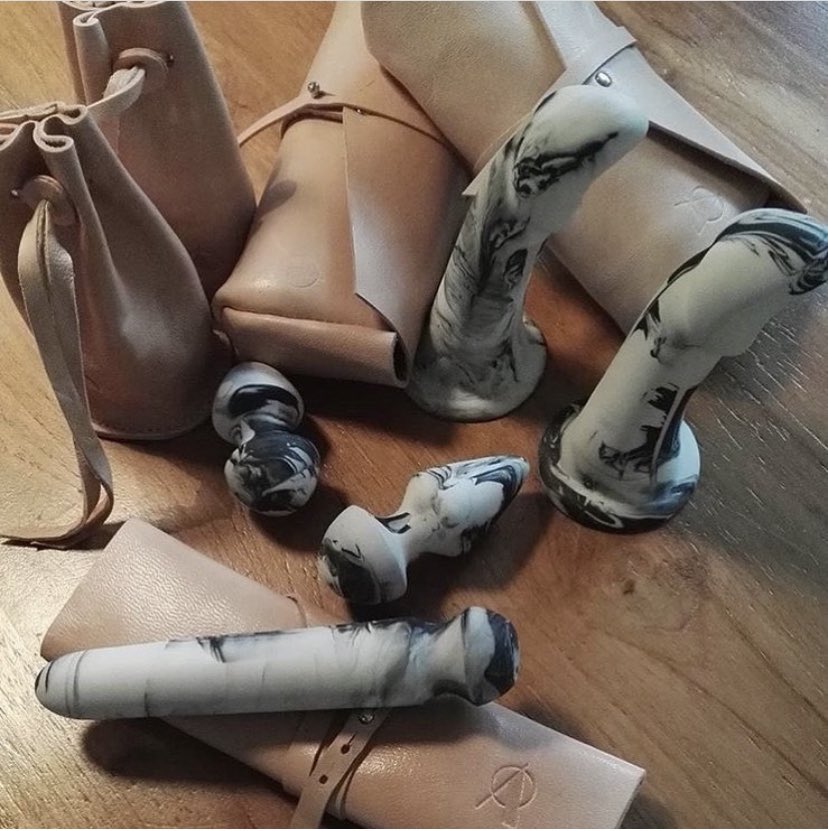 adelebrydges's tweet photo. Coping strategy 101 #morgasms
#adelebrydges #sensualtools #porcelainpleasure #porcelaindildo #femalepleasure #selfcaretip #consciousconsumer #handmadeuk #ceramicsextoys #manifestingmagic #indieaesthetic #minimaliststyle https://t.co/9QD7bkwDzs