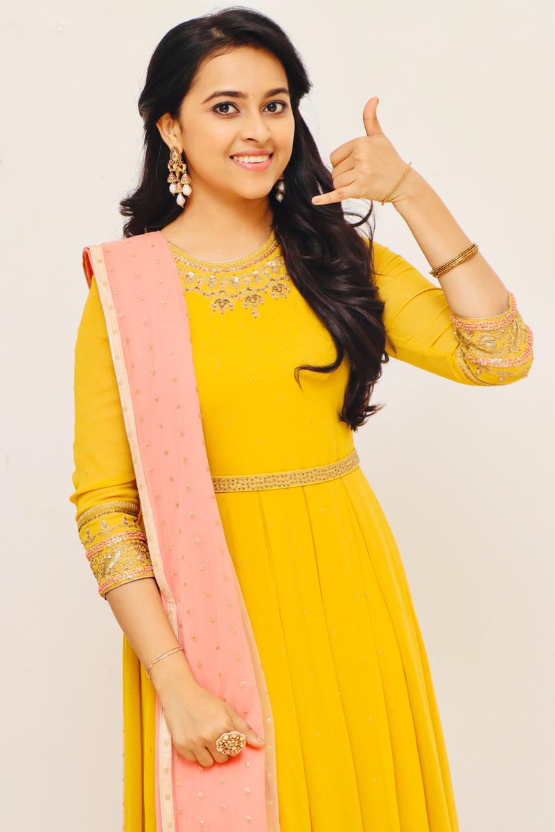 TvMalar's tweet photo. Here are some new stills of actress @SDsridivya ! 2 more days to go for her birthday ! 

#HBDSridivya 
#Sridivya

@spp_media @PRO_Priya @TvMalar https://t.co/LLD0VgMntv