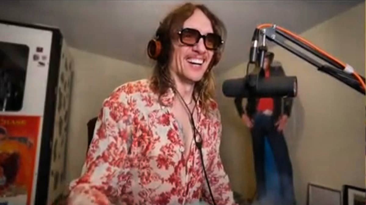 TDKJusettes's tweet photo. Seventeen years and still fits!!!

Screenshot from The Patcast 

#JustinHawkins @JustinHawkins
#fitsperfect #shirtoftheday #handsomeboy #rockicon #icon #iconic #livinglegend #leadsinger #guitarplayer #masterofceremonies #rockandrolldeservestodie #theoneandtheonly #tdkjusettes https://t.co/scagfcUjo9