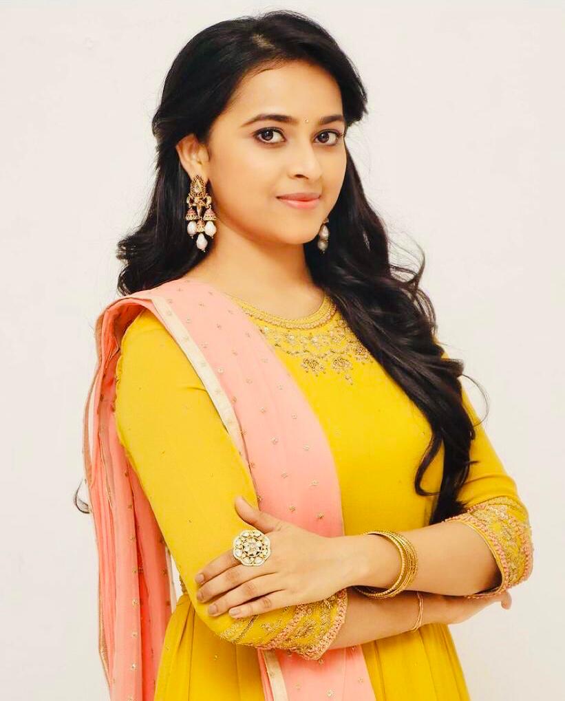 TvMalar's tweet photo. Here are some new stills of actress @SDsridivya ! 2 more days to go for her birthday ! 

#HBDSridivya 
#Sridivya

@spp_media @PRO_Priya @TvMalar https://t.co/LLD0VgMntv