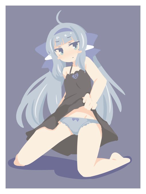 (お題箱)スカートをたくし上げてパンツを見せつけるあおいさんをお願いします 