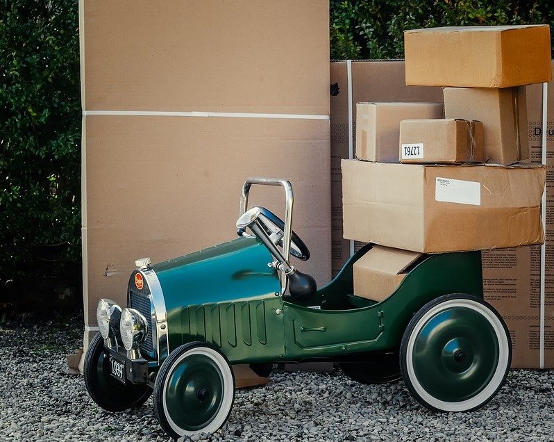 A la Capitainerie, conciergerie officielle des Docks Village, on s’occupe de tout !Les équipes sont à votre disposition tous les jours et proposent un service entièrement sur-mesure pour faciliter votre quotidien et chouchouter vos colis à envoyer ou réceptionner !

#docksvillage