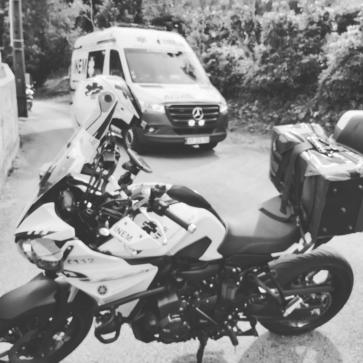 _Ricardo_Neves_'s tweet photo. A luta continua sempre a trabalhar com os melhores. Da praia até a serra @INEMtwitting @YamahaMotor_pt #1119 #bvsps #INEM #memcascais #trauma #yamaha #tracer700 https://t.co/FNlUSqBzPi