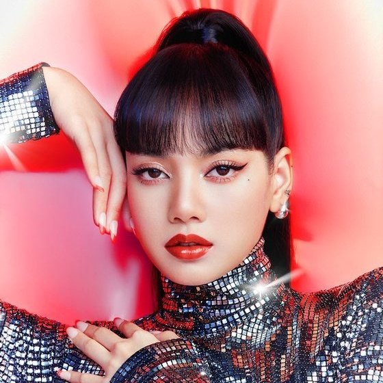 WORLDMUSICAWARD's tweet photo. #BLACKPINK’s #Lisa Exudes Star Power In Latest Photoshoot For MAC Cosmetics!💪📸💄🔥🌟💛
@BLACKPINK https://t.co/FDPcNyIfIl