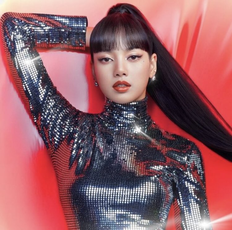 WORLDMUSICAWARD's tweet photo. #BLACKPINK’s #Lisa Exudes Star Power In Latest Photoshoot For MAC Cosmetics!💪📸💄🔥🌟💛
@BLACKPINK https://t.co/FDPcNyIfIl