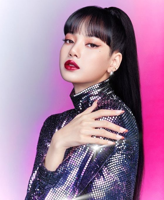WORLDMUSICAWARD's tweet photo. #BLACKPINK’s #Lisa Exudes Star Power In Latest Photoshoot For MAC Cosmetics!💪📸💄🔥🌟💛
@BLACKPINK https://t.co/FDPcNyIfIl