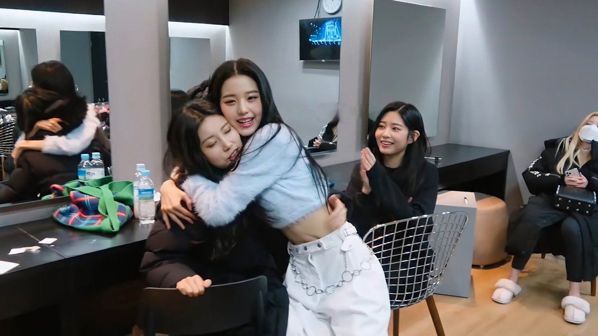JWYtime's tweet photo. #장원영 #JANGWONYOUNG #원영 #WONYOUNG https://t.co/AcHCw5Y3eX