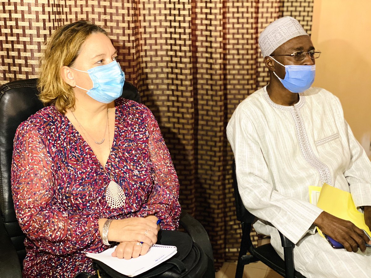 Maimouna_Diop24's tweet photo. Madame @saly_dieng, @MFFG_SN a réceptionné, le vendredi 26 mars 2021, un appui en équipement de l’@unicefsenegal destiné au centre GINDDI, afin de contribuer à la qualité de l’accueil et des séjours des enfants en situation de vulnérabilité. https://t.co/rAXxUTxtln