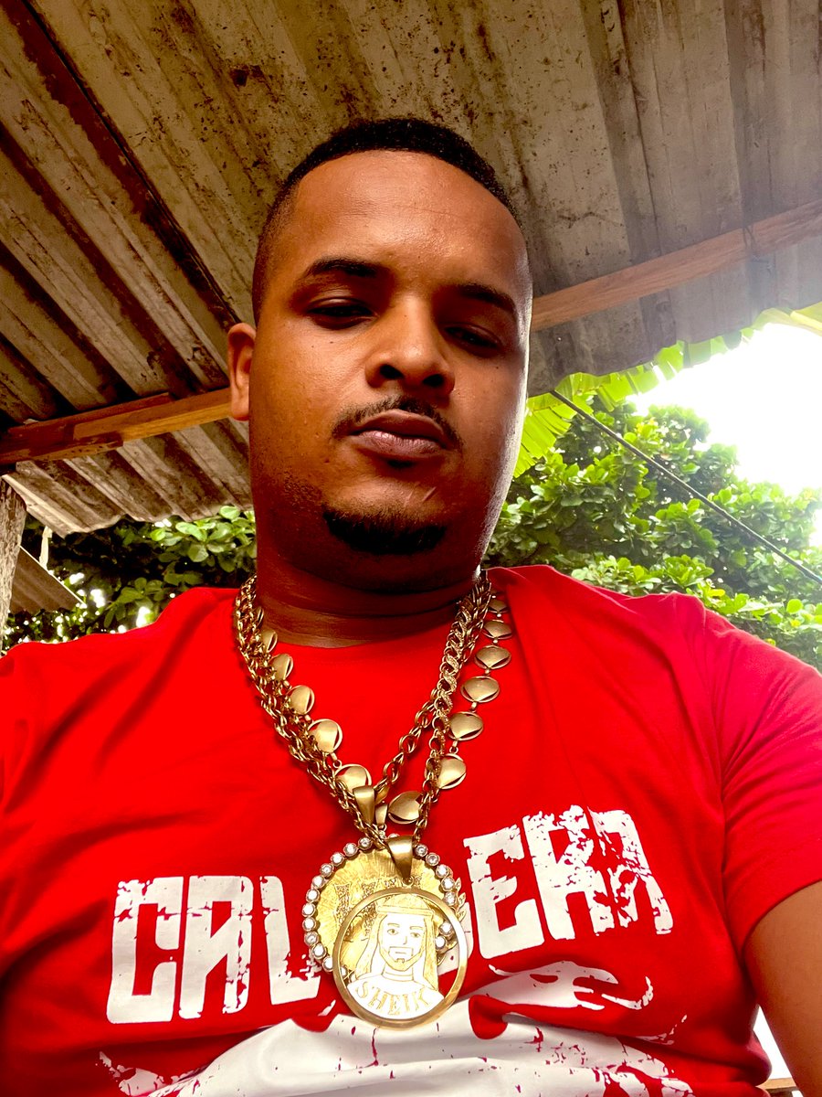Kebe16250150's tweet photo. Bom dia brilhando em vida 🙋🏾🤑 https://t.co/890wm2nVOC