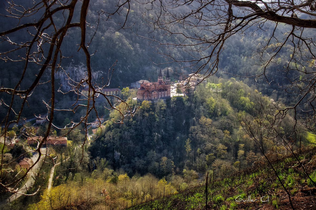 GuillerCil's tweet photo. La cuna de España: Real Sitio de Covadonga, #Asturias 💙 https://t.co/2Ns1NqG6s0