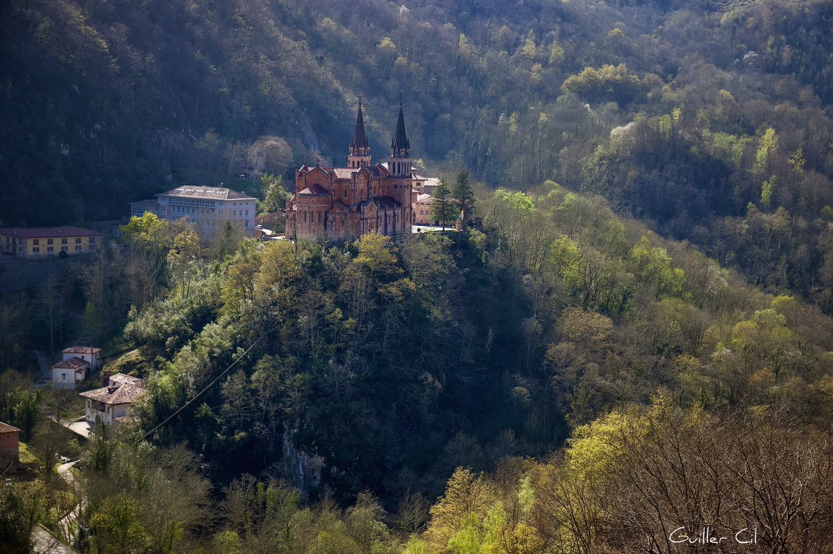 GuillerCil's tweet photo. La cuna de España: Real Sitio de Covadonga, #Asturias 💙 https://t.co/2Ns1NqG6s0