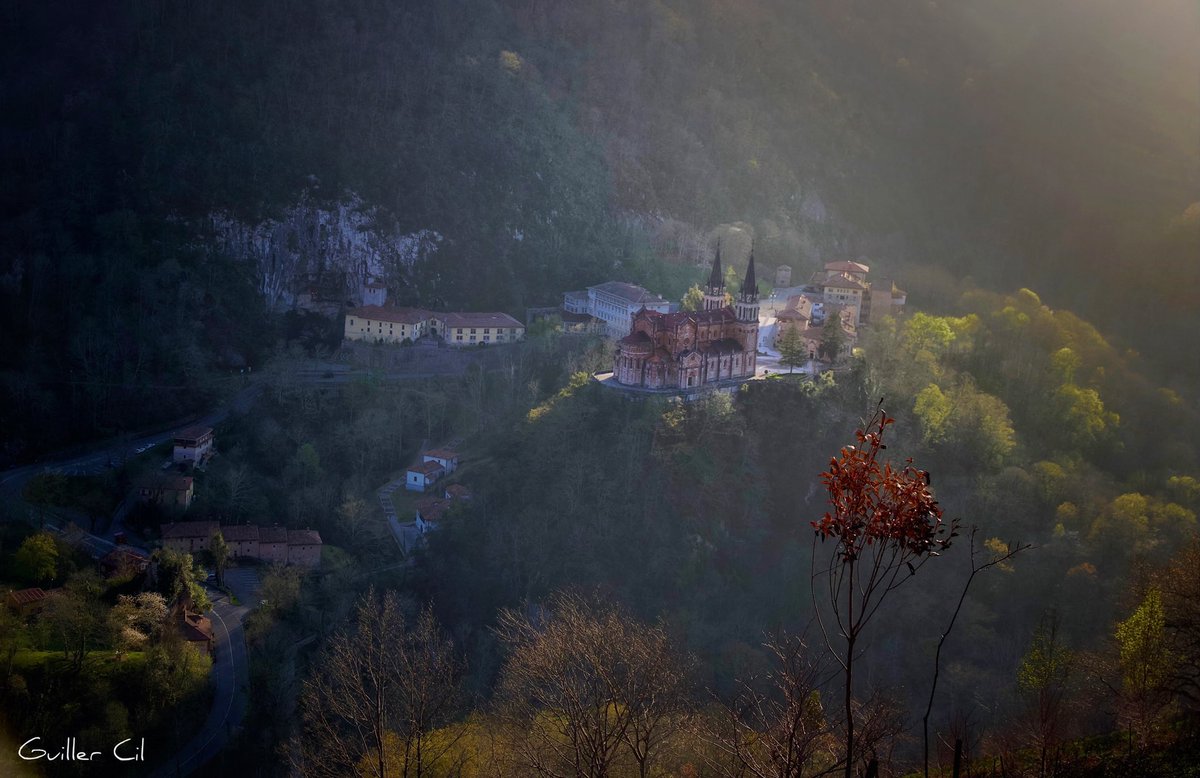 GuillerCil's tweet photo. La cuna de España: Real Sitio de Covadonga, #Asturias 💙 https://t.co/2Ns1NqG6s0