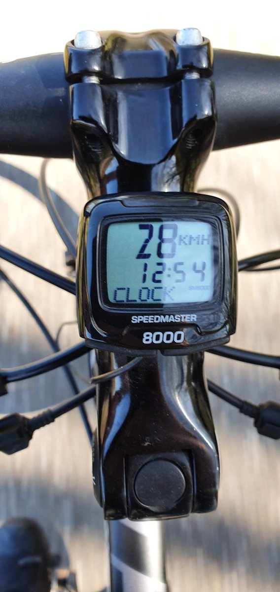mjterborg's tweet photo. Het fijne van de zomertijd: het klokje op je fiets staat weer goed!#windmee https://t.co/etSPyxoPEP