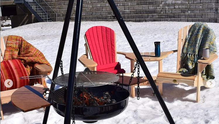 cottagespot's tweet photo. LOCAL BUSINESS ✔️
CANADIAN MADE ✔️
CLASSIC STYLE ✔️

Does @thebearchaircompany check all your boxes? Shop on our website! #CottageSpot #WaterToys #OutdoorFurniture https://t.co/favJMLQhXm