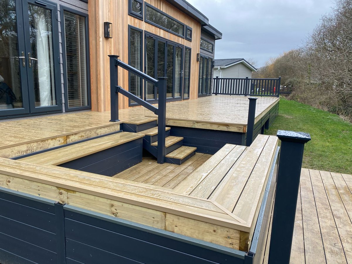 mayfielddecking's tweet photo. A recent bespoke deck installation at @ShorefieldHols 💪 This deck features:⁠
⁠
😍 Sunken seating⁠
🌊 A viewing pontoon⁠
☀ A fabulous view⁠
⁠
All this deck is waiting for is it's infinity glass. Well done to the Mayfield team for this installation!⁠

#themayfieldgroup https://t.co/aEbnAPds76
