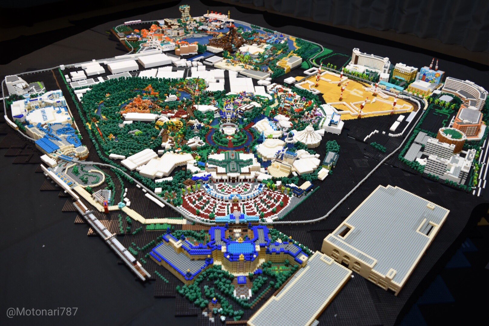 Motonari787 ナノブロック作品21 01 東京ディズニーリゾート Tokyo Disney Resort 東京ディズニーリゾート全景を約4 の特大サイズで再現しました 11年の製作開始から約10年かかりました ナノブロック Nanoblock Tdr Tdl Tds T
