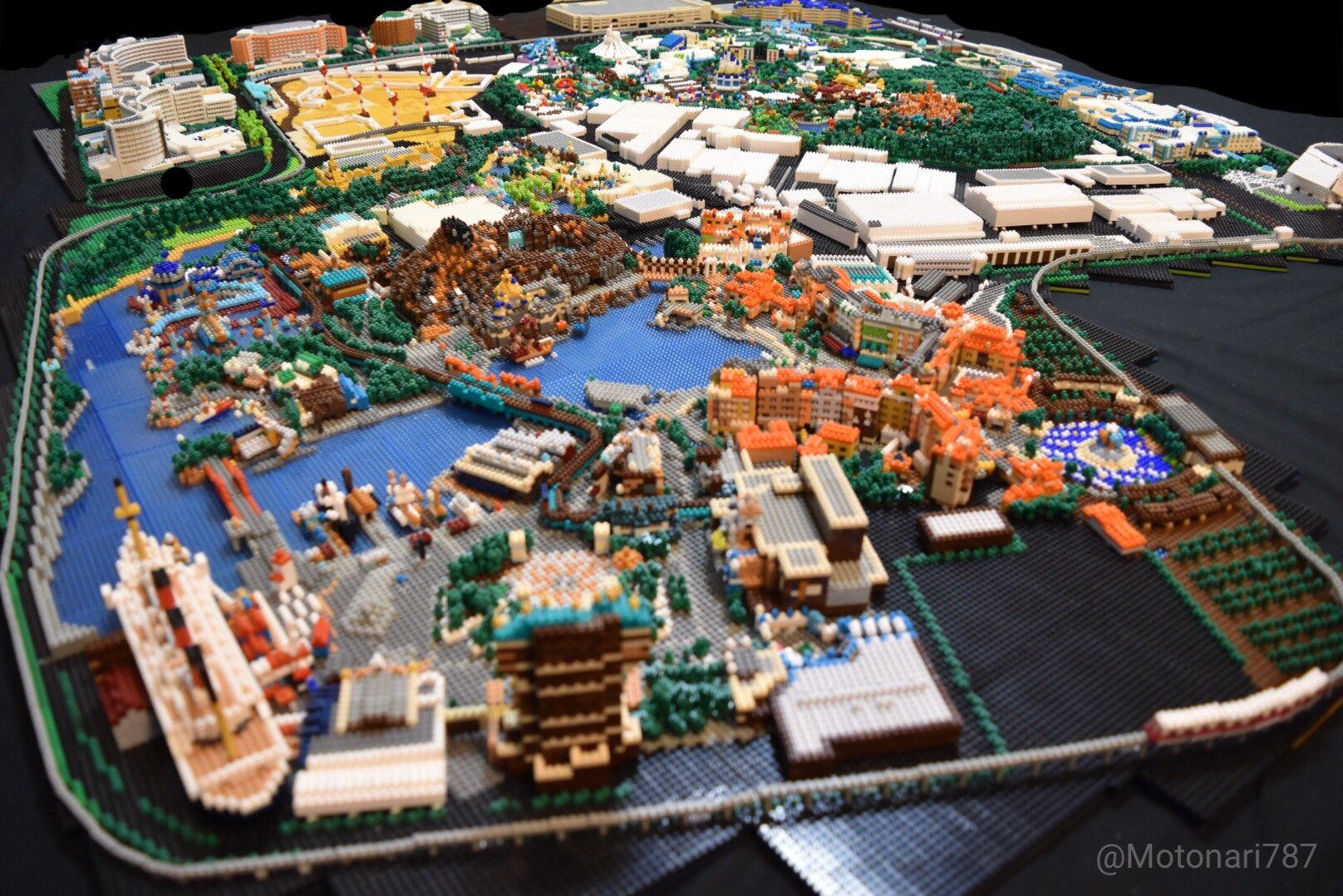 Motonari787 ナノブロック作品21 01 東京ディズニーリゾート Tokyo Disney Resort 東京ディズニーリゾート全景を約4 の特大サイズで再現しました 11年の製作開始から約10年かかりました ナノブロック Nanoblock Tdr Tdl Tds T