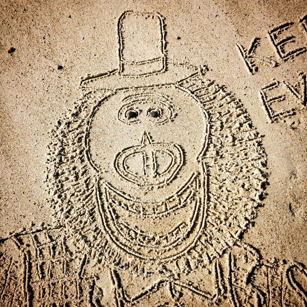 DigiDaughter's tweet photo. Keep Evolving 🧡 #MrLink #MissingLink #MrSusanLink #Bigfoot #Yeti #zachgalifianakis #zoesaldana #hughjackman #StephenFry #evolution
💛 #StaySafe #sanddrawing #beachart 🌊🌊🌊 #Lockdown2021 #morale #VitaminSea #Lockdown2020 #comics #cartoons ✍️ #SandBanksy #shorelinesally No.804 https://t.co/mvwv1v90bG