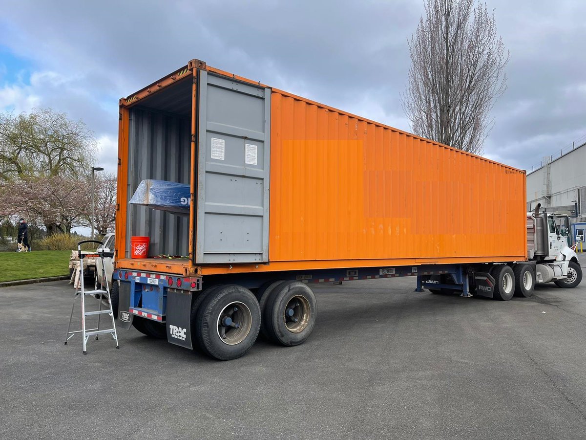 BoatsAve's tweet photo. We have finally landed in US soil with a container full of boats 🇺🇸 

Come "FLY WITH US" 🦅 https://t.co/Sk5BfTJgcJ