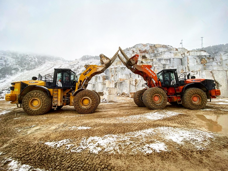 MarketMakina's tweet photo. BATI MADEN’İN MERMERDEKİ DEĞİŞMEZ İKİLİSİ: HITACHI VE KAWASAKI
https://t.co/770TGr1cJo https://t.co/ZLxs75h8JU