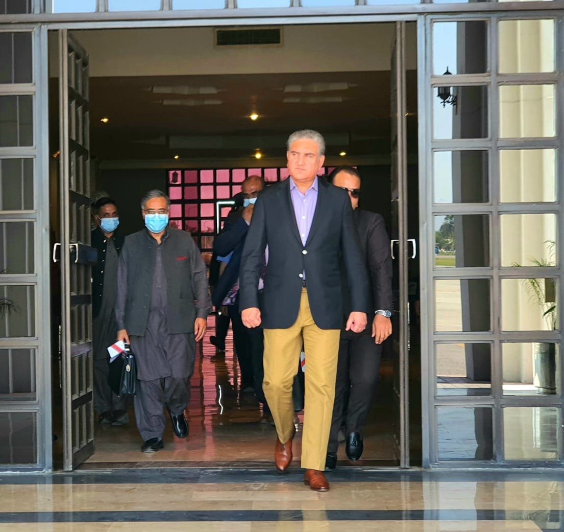 MalikAliiRaza's tweet photo. FM Shah Mehmood Qureshi, accompanied by a delegation, left for Tajikistan on a three-day visit to attend the 9th Heart of Asia-Istanbul Process (#HOIP) Ministerial Conference in Dushanbe, Tajikistan.
@SMQureshiPTI @TeamSMQ
#Pakistan 🇵🇰 #Tajikistan 🇹🇯 #HeartOfAsia #HOAIP https://t.co/Mwvvi0LXpa