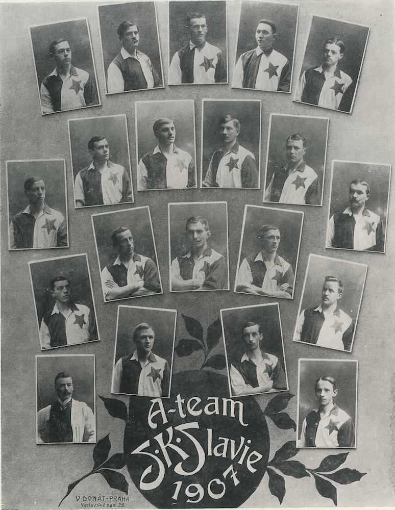 SlaviaMuseum's tweet photo. 🔙 24. 11. 1907 vyhrála @slaviaofficial nad @ACSparta_CZ 9:1 💪 Jde o nejvyšší vítězství červenobílých barev v historii derby 🔴 ⚪️ 5 gólů Bělka, 2 góly Košek, 1 gól Macoun a Kotouč ⚽ Trenér J. W. Madden🎩 #prvniderby #125let https://t.co/P1ehReoKgt