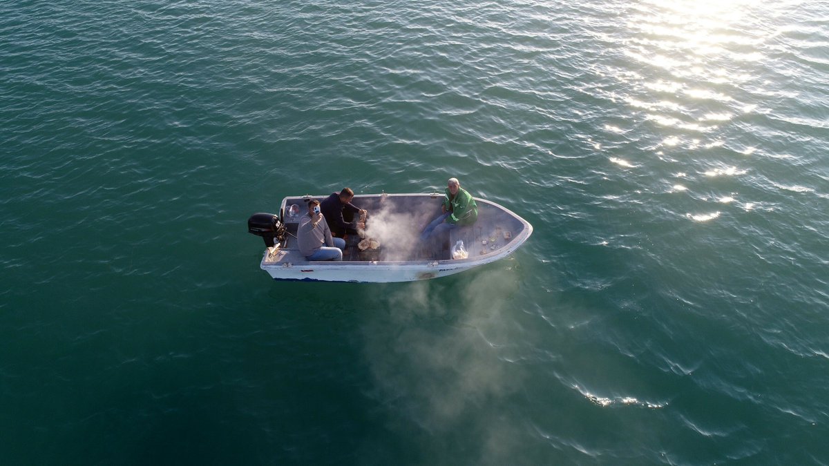 Adana'da 3 arkadaş, mesire alanları yasak olduğu için teknede mangal yaktılar.