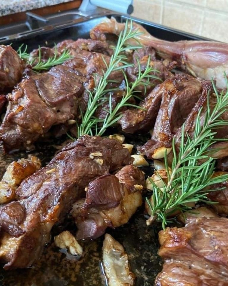 itsKJtheone's tweet photo. Hope everyone is well, despite the lockdown and early curfew.
Nairobi and Molo are in the same zone, which means, we will continue to bring in the softest, tastiest and freshest Molo Lamb.
#KjsMoloLamb #Ribs #legoflamb #nyamachoma #bbq #weekendroast #meatlover #Easter2021 https://t.co/vbUN6Gffx6