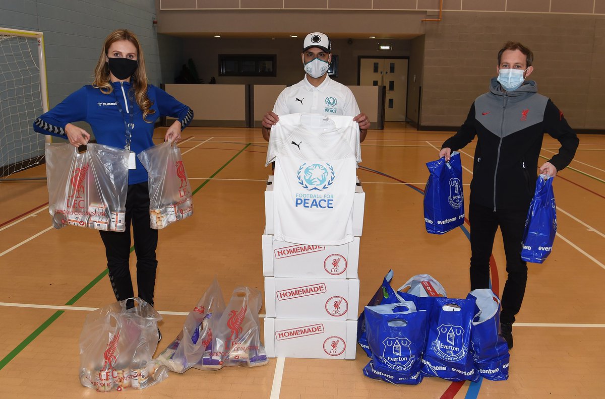 FfP_Global's tweet photo. #FfPFoodDrive supports Liverpool β’ Working with @aldiuk, @FfP_Global have brought together @LFC @LFCFoundation and @everton @EITC to distribute food to families, foodbanks and care homes in Liverpool.
#FfPFoodDrive #FootballForPeace #unsdg https://t.co/iZWZlH08vS