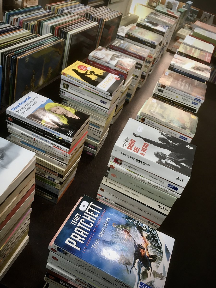 bourselyon's tweet photo. Les romans à 2€ vous attendent
#livres #romans #basprix #occasion #librairie #libraire #labourse #librairielabourse #Lyon #Lyon1 #ruelanterne #achat #vente #echange #neuf #folio #livredepoche #poche #sf #polars #policiers #pocket https://t.co/PU3wF9wfjD