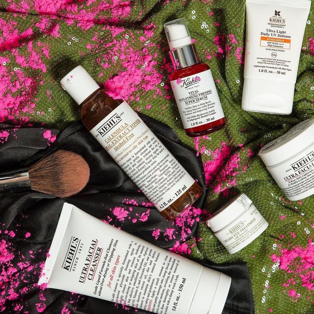 KiehlsIndia's tweet photo. Wishing everyone a very Happy Holi💜

Let the colours bright shine and let it be a colourful day without fearing of any skin damage😍 Kiehl's #HoliEssentials are there to protect you.
Comment below

#Kiehls #kiehlsIndia #kiehlsholi #kiehlsessentials https://t.co/kmDmWK0KTb
