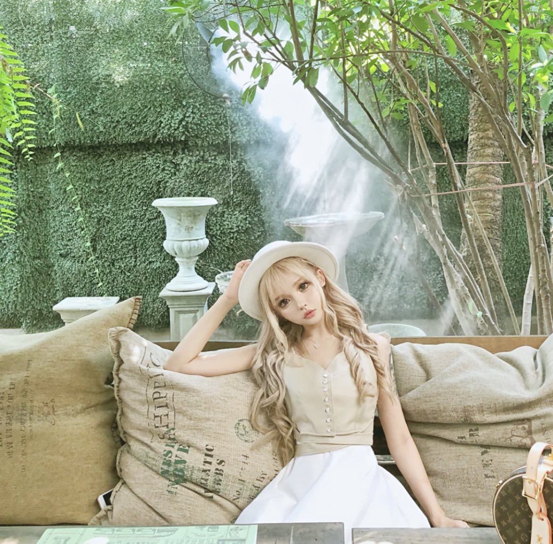 hani on X: 私の永遠のプリンセス👸🏼 龙猫之女(ロンマオシニュウ)様は 天使から小悪魔に転職されました🥺♡  1.2枚目(2019年頃) 3.4枚 現在 t.cod4vmLfPxgZ  X