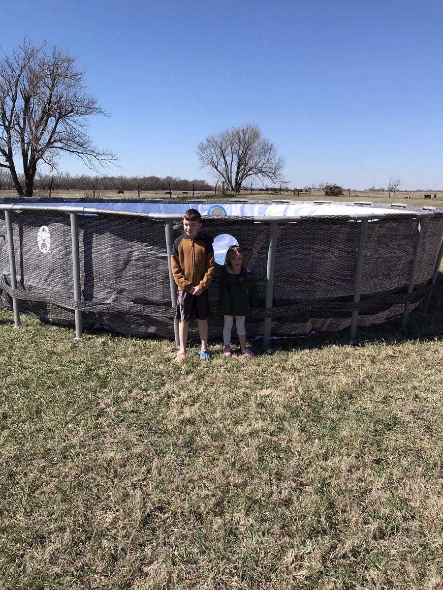 Ashley58202365's tweet photo. It’s not even April and we are out setting up this massive pool! I am are a Polar Plunge this Thursday (April 1, no fooling) for any of you brave souls in the area!!! Please come check it out at least!! #Tryazon #Bestway #BestwaySpringSwim https://t.co/YPga6jNcB2