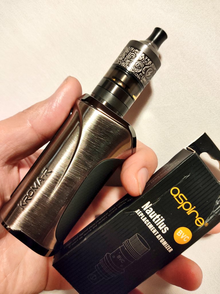 northernstone_'s tweet photo. 食後のいっぷく #ハンチェ 💨
#LIMITmtlRTA https://t.co/6Ixw3eHJdK