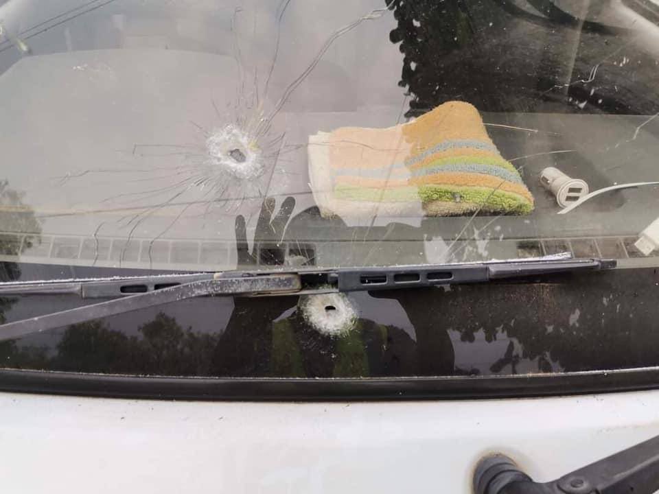 YungVictor7's tweet photo. Junta terrorists stopped and shot a passenger bus in Myingyan. A man passed away on the scene reportedly.
JUNTA MASSACRE 
#Mar29Coup
#WhatsHappeningInMyanmar https://t.co/YIhrFuSwiu