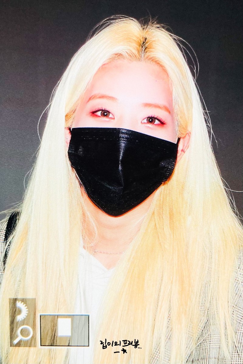 LittleEveryDay1's tweet photo. 210329

애교만점간지사랑둥이🥰

#이달의소녀 #LOONA #김립 #kimlip https://t.co/Jzaka8pdf2