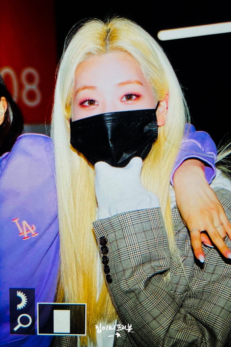 LittleEveryDay1's tweet photo. 210329

애교만점간지사랑둥이🥰

#이달의소녀 #LOONA #김립 #kimlip https://t.co/Jzaka8pdf2