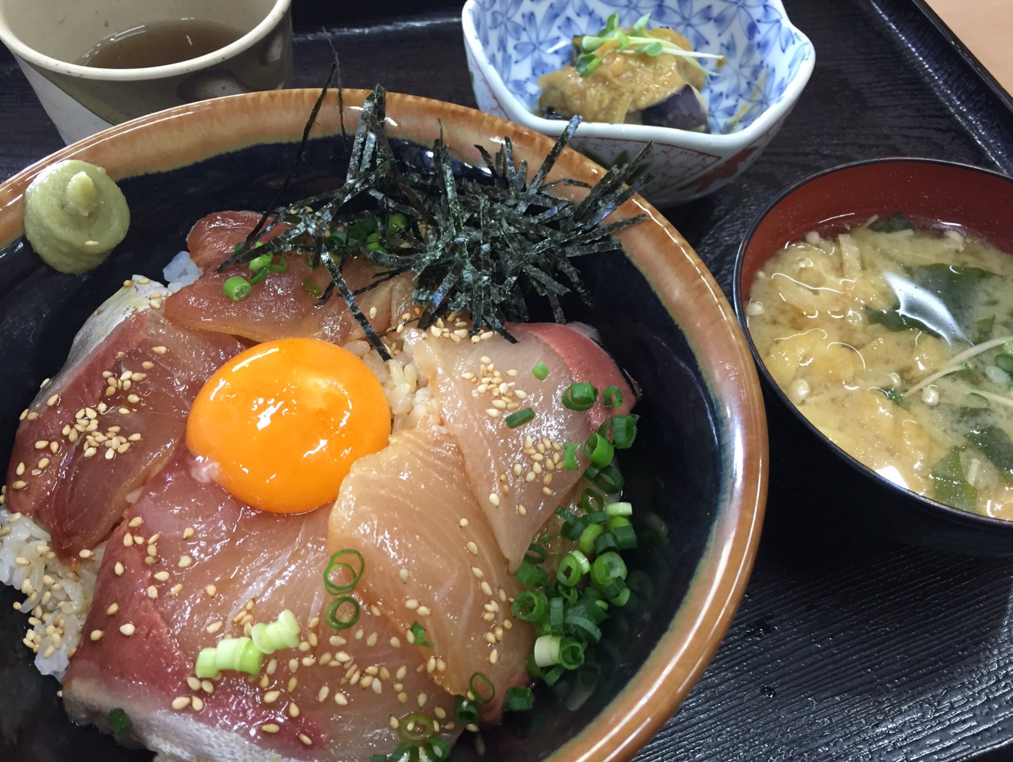 Make Merry Gallery 今日は 打ち合わせからの桜 いい時間 香川県に来た際は ハマチ漬け丼を食べて欲しい 今までしたかったこと 出来なかったことをしよう 私も大好きな人達と いろんな場所へ行こう 美味しいもの食べよう 綺麗な海を見に行