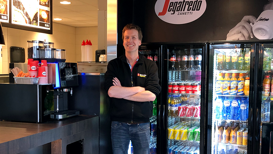 franchisegids's tweet photo. ‘Spare Rib Express To Go in Doetinchem presteert ver boven verwachting’

Lees hier meer: https://t.co/nVvRg8DItP

#franchise #ondernemen #food @spareribexpress https://t.co/bNAaB2vZEC