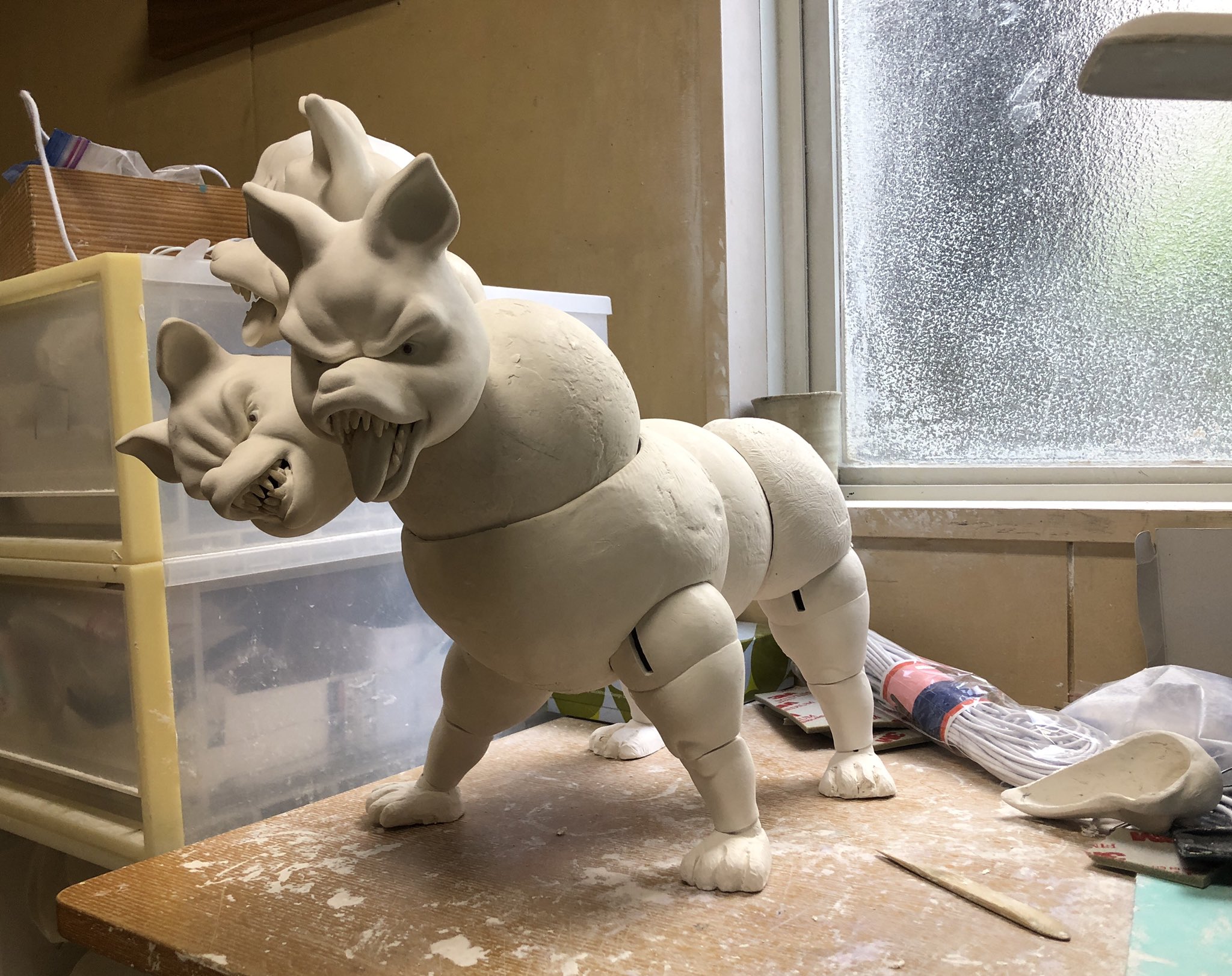 周amane 制作中のケルベロスを仮組み バランス良く立ってくれました ポーズ人形と組み合わせた作品にしたいと考えています T Co Yjglwdjqaf Twitter