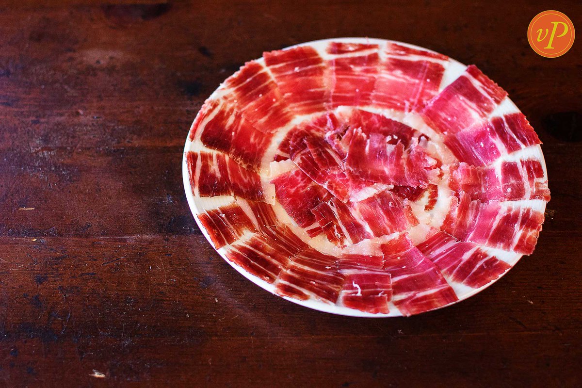 VentaPazo's tweet photo. Se acerca el Jueves Santo una fecha clave en nuestra Semana Santa y que mejor manera de disfrutarlo que con un buen plato de jamón de bellota
#ventapazo #semanasanta #restaurantesevilla #cocinatradicional #calidad #gastronomia https://t.co/8Pvhw6NaHB