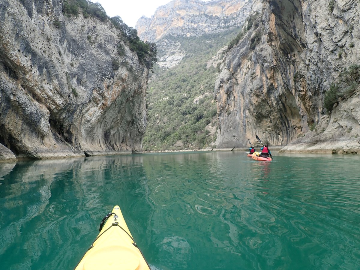 sobrarbetecuida's tweet photo. Natalia, enfermera y una de las ganadoras de uno de los premios de #Sobrarbetecuida disfruta de un maravilloso paseo en #Kayak por el Estrecho del #Entremon con la empresa Nómadas del Pirineo Esperamos que disfrutases del impresionante paseo.
https://t.co/PnMfqBqgNA https://t.co/9jm9J1ONdS